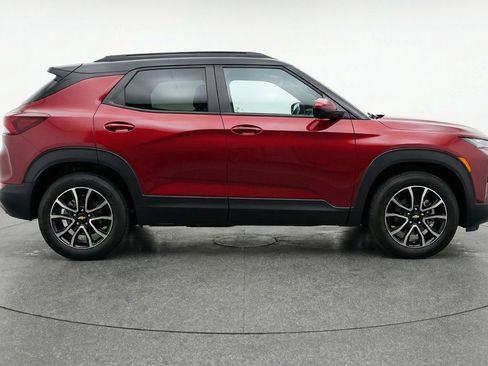 Used 2025 Chevrolet TrailBlazer LT FWD image 11