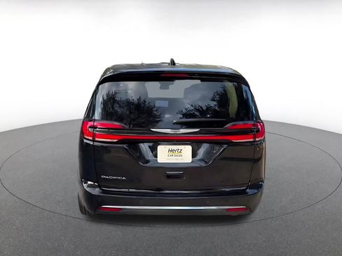 Used 2024 Chrysler Pacifica Touring-L image 12