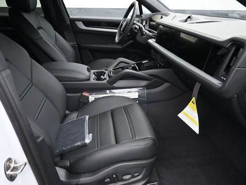 New 2025 Porsche Cayenne S image 14