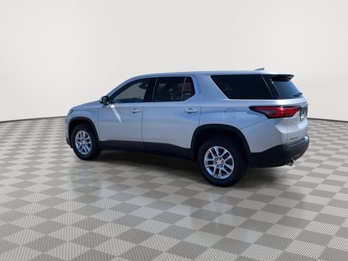 Used 2022 Chevrolet Traverse LS FWD image 5