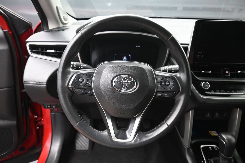 Used 2023 Toyota Corolla Cross XLE w/ Convenience Package FWD image 15