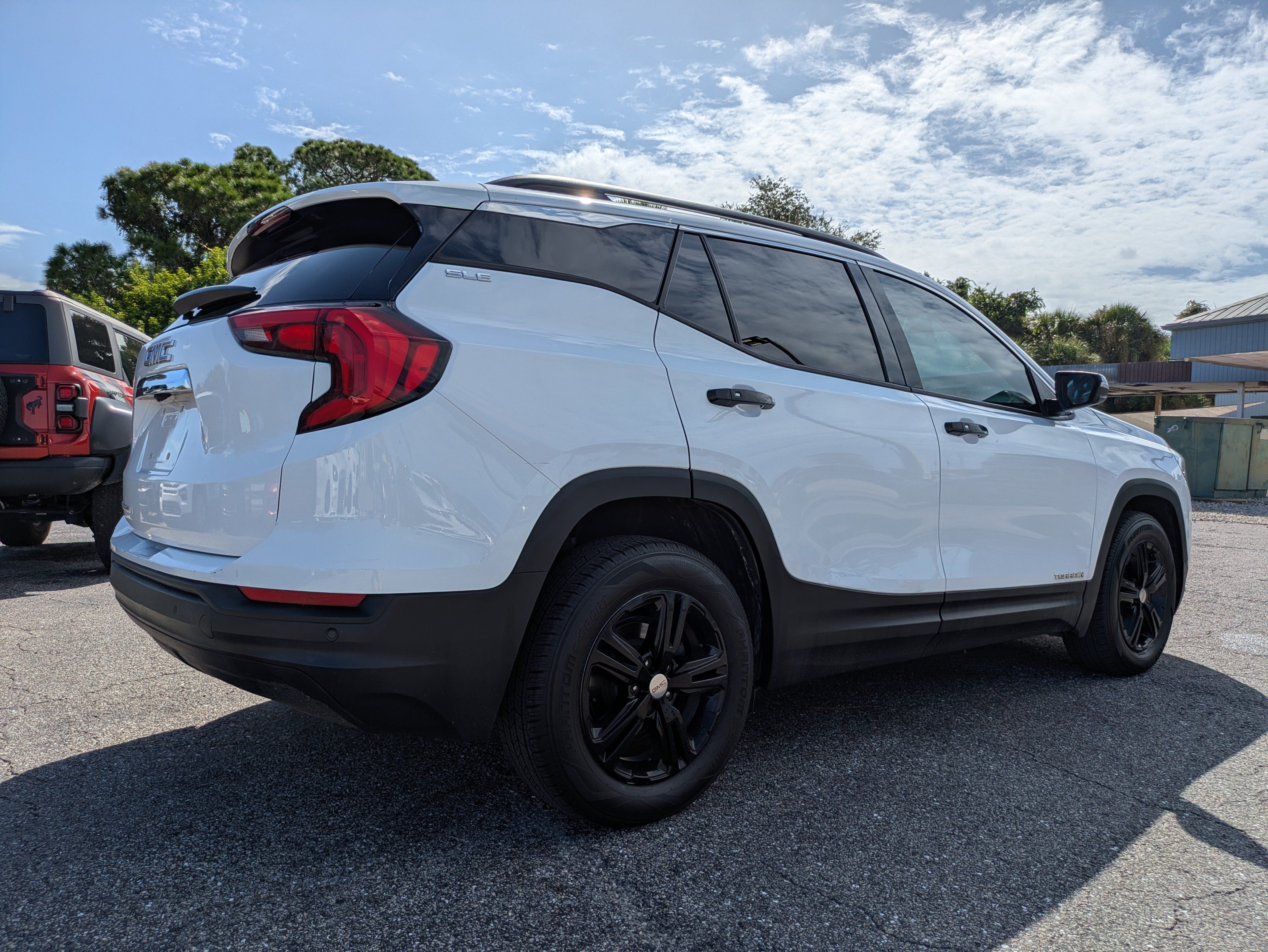 Used 2018 GMC Terrain SLE w/ Driver Convenience Package FWD image 4
