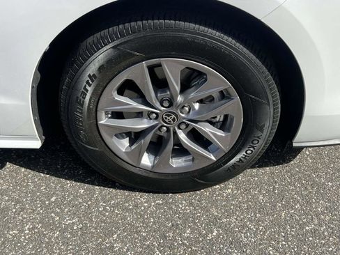 Used 2024 Toyota Sienna XLE w/ XLE Plus Package AWD/4WD image 6