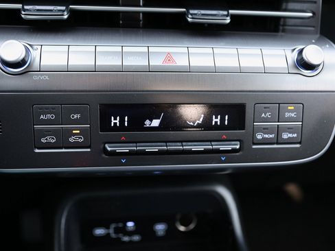 Certified 2025 Hyundai Kona SEL image 26