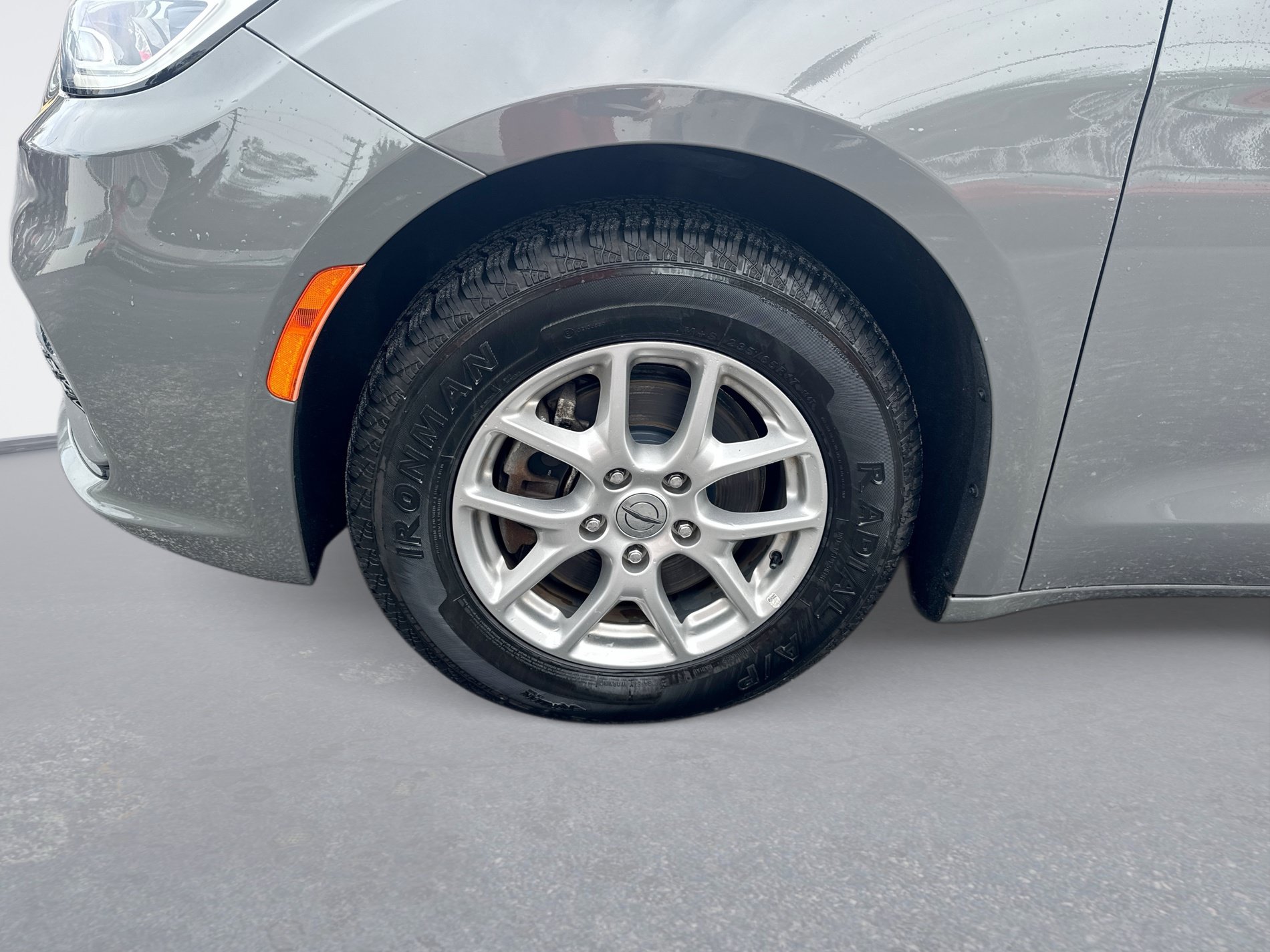 Used 2022 Chrysler Pacifica Touring-L FWD image 11