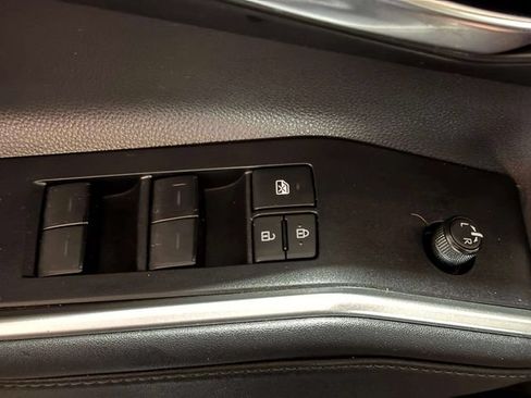 Used 2020 Toyota Highlander XLE AWD/4WD image 23