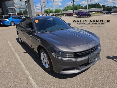 Used 2020 Dodge Charger SXT RWD image 1