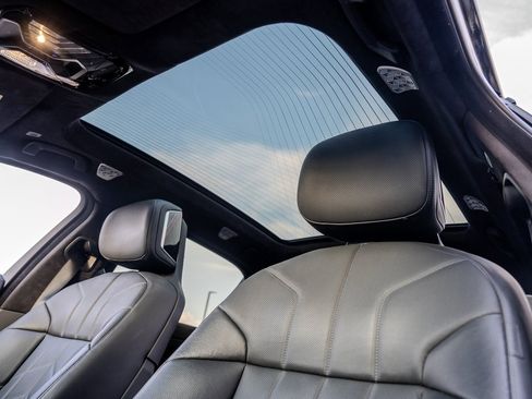 Used 2024 BMW i7 eDrive50 w/ M Sport Package image 18