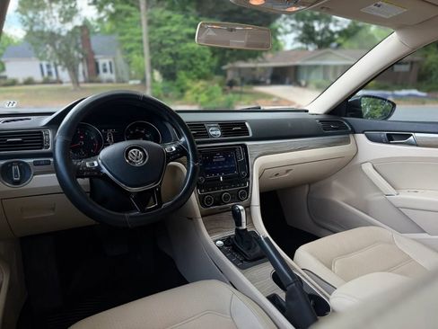 Used 2017 Volkswagen Passat 1.8T SE FWD image 10
