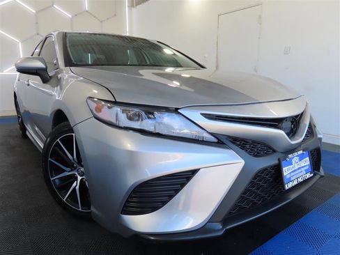 Used 2021 Toyota Camry SE FWD image 2
