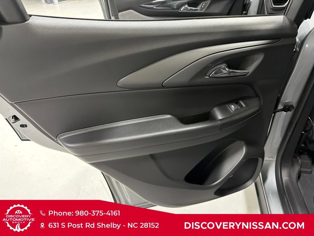 Used 2024 Chevrolet TrailBlazer LT w/ Driver Confidence Package FWD image 30