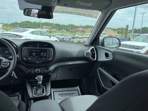 Certified 2025 Kia Soul LX w/ LX Technology Package FWD image 11