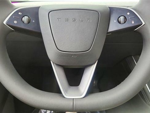 Used 2026 Tesla Model Y Long Range image 39