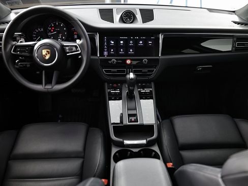 Certified 2025 Porsche Macan image 30