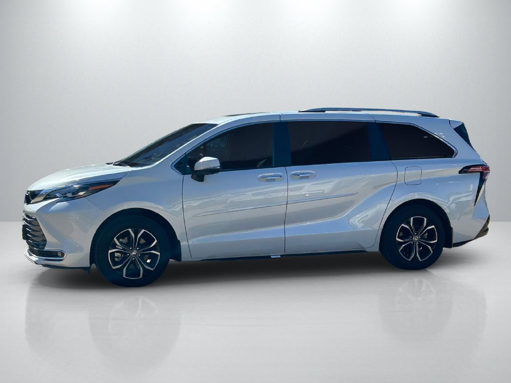 Used 2025 Toyota Sienna Platinum AWD/4WD image 8
