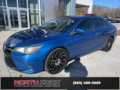 Used 2016 Toyota Camry SE image 1