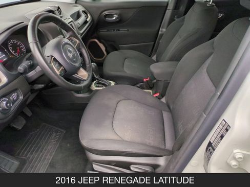 Used 2016 Jeep Renegade Latitude FWD image 14