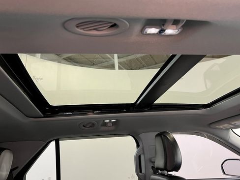 Used 2021 Ford Explorer XLT w/ Equipment Group 202A image 17