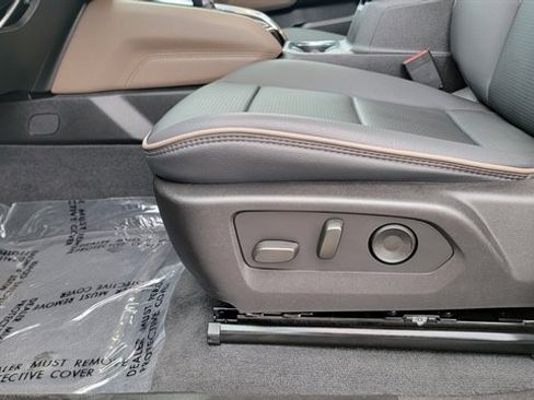 Used 2024 GMC Canyon Denali image 28