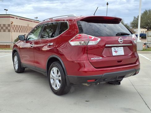 Used 2016 Nissan Rogue SV image 2
