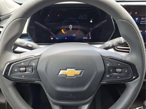 Used 2025 Chevrolet Trax LT FWD image 13