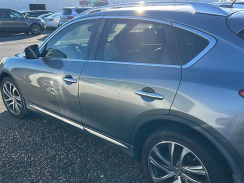 Used 2017 INFINITI QX50 2WD w/ Premium Plus Package image 9