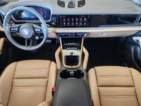 Certified 2025 Porsche Cayenne Coupe image 28