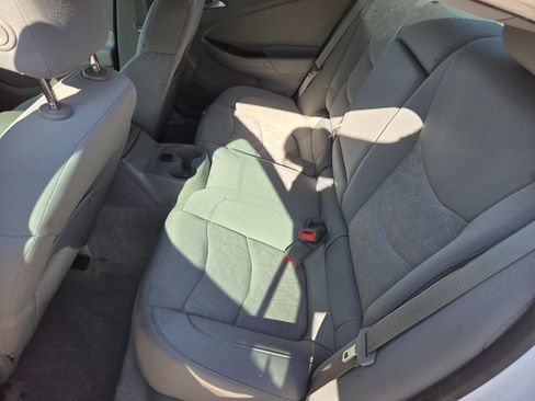Used 2016 Chevrolet Volt LT w/ Comfort Package FWD image 11