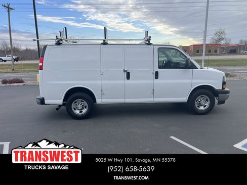 Used 2020 Chevrolet Express 3500 w/ Driver Convenience Package image 5