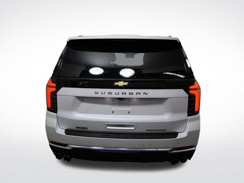 Used 2025 Chevrolet Suburban Premier w/ Sun And Tow Package AWD/4WD image 4