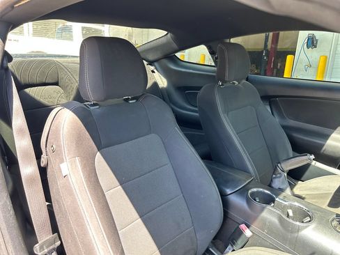 Used 2016 Ford Mustang Coupe RWD image 12