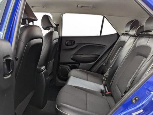 Used 2023 Hyundai Venue Limited image 17