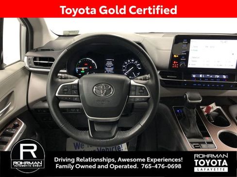 Certified 2024 Toyota Sienna XLE image 17