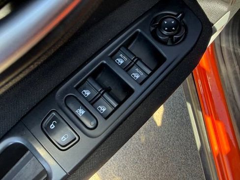 Used 2018 Jeep Renegade Latitude w/ Popular Equipment Group AWD/4WD image 12