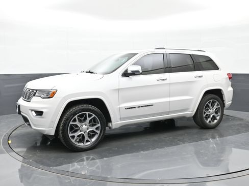 Used 2020 Jeep Grand Cherokee Overland AWD/4WD image 8