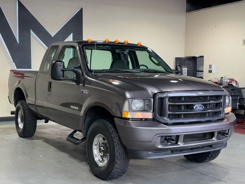 Used 2004 Ford F350 XL image 2