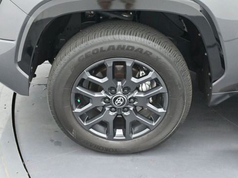 Used 2025 Toyota Tundra Platinum AWD/4WD image 34