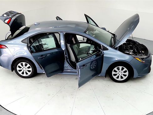 Used 2023 Toyota Corolla LE w/ Carpet Mat Package (TMS) image 28