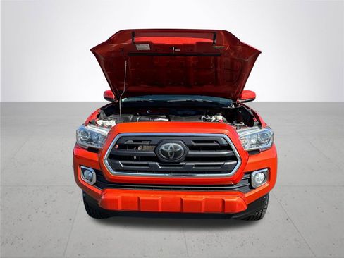 Used 2018 Toyota Tacoma SR5 image 4