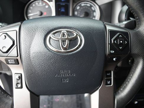 Used 2019 Toyota Tacoma SR5 AWD/4WD image 30
