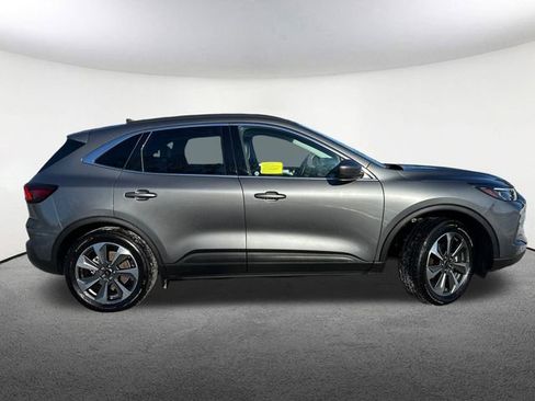 Used 2025 Ford Escape Platinum image 17