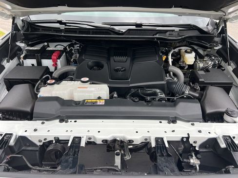Used 2024 Toyota Tundra SR5 w/ SR5 Convenience Package AWD/4WD image 11