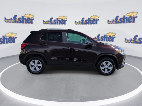 Certified 2022 Chevrolet Trax LT w/ LT Convenience Package AWD/4WD image 9