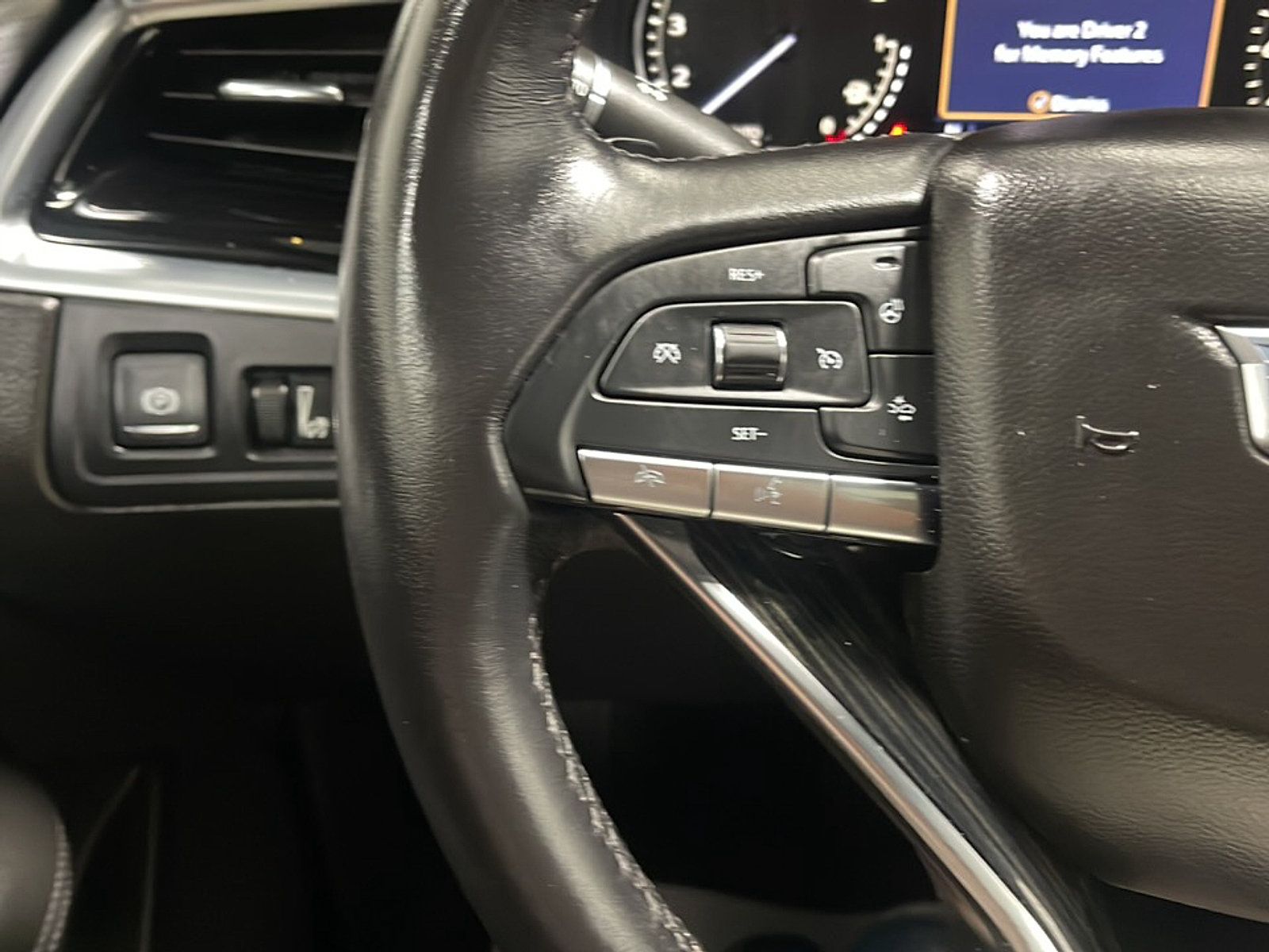 Used 2023 Cadillac XT6 Premium Luxury AWD/4WD image 6