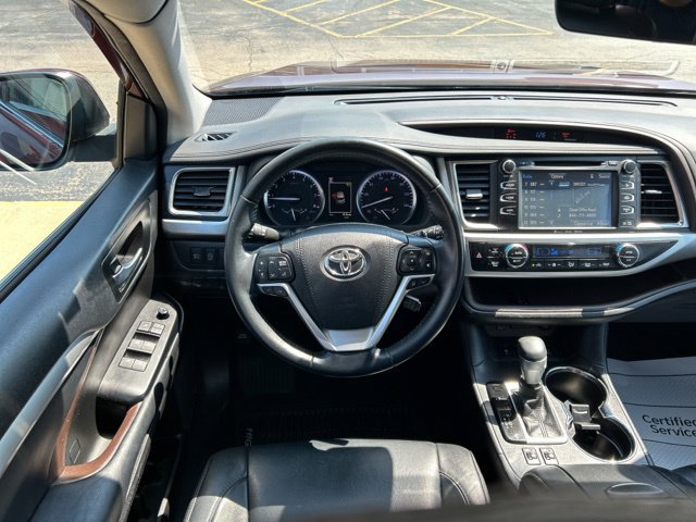Used 2018 Toyota Highlander XLE AWD/4WD image 29