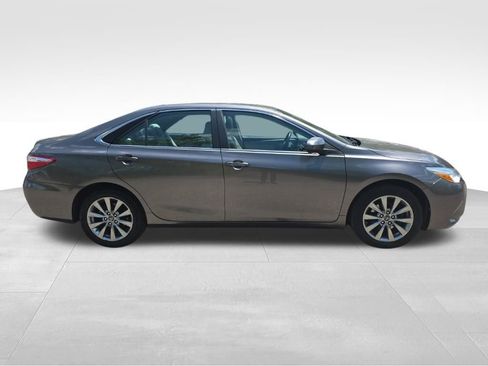 Used 2017 Toyota Camry XLE FWD image 4