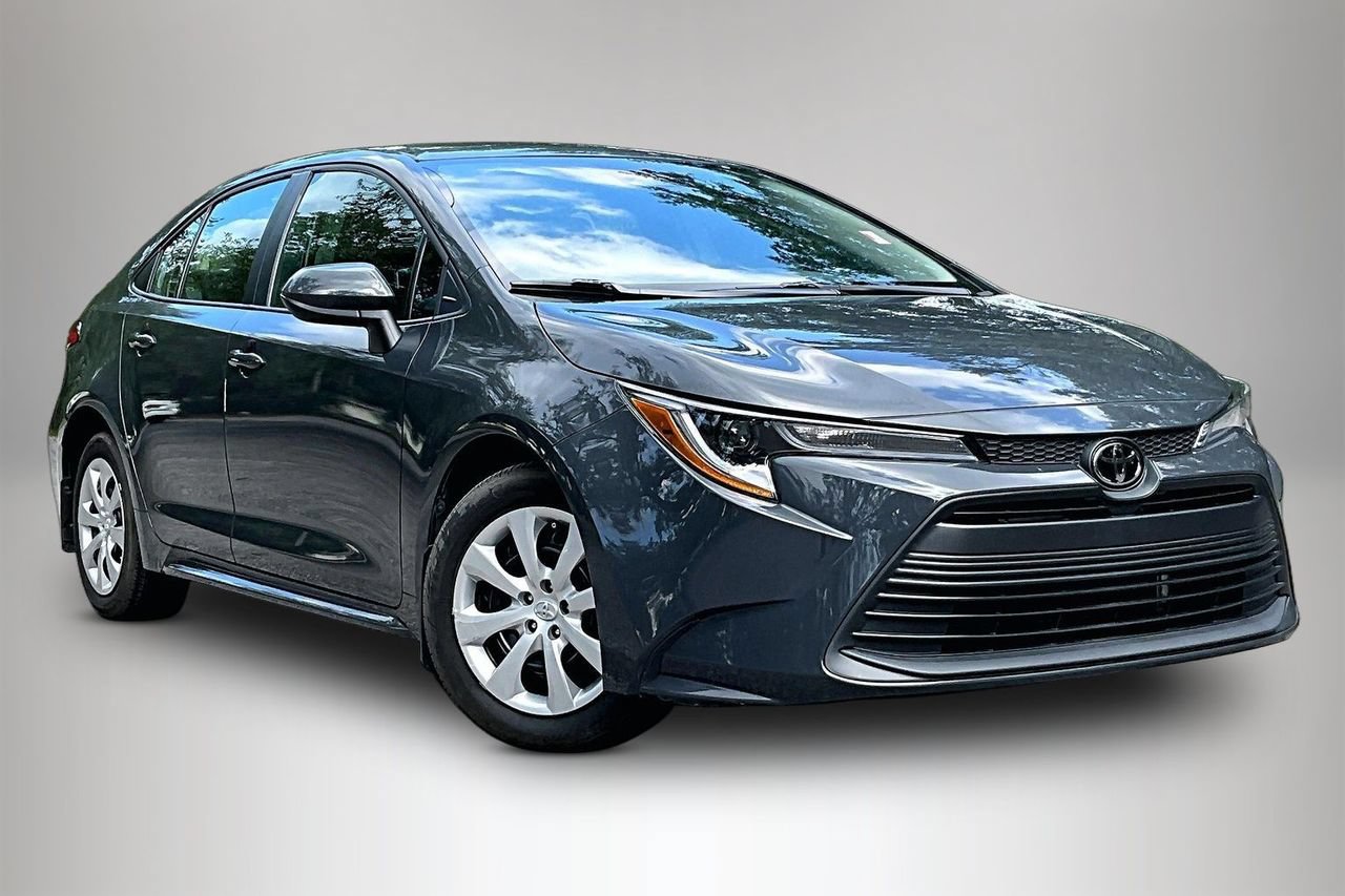 Used 2025 Toyota Corolla LE FWD image 2