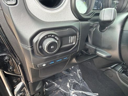 Used 2025 Jeep Wrangler Sahara w/ Safety Group image 24