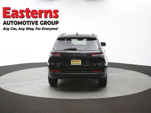 Used 2025 Jeep Grand Cherokee Altitude AWD/4WD image 37