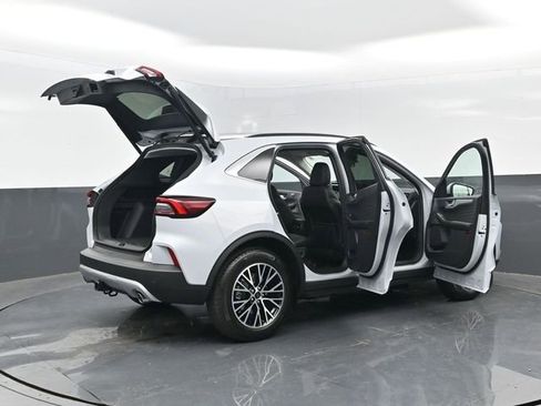 New 2025 Ford Escape SE w/ PHEV Premium Package image 28